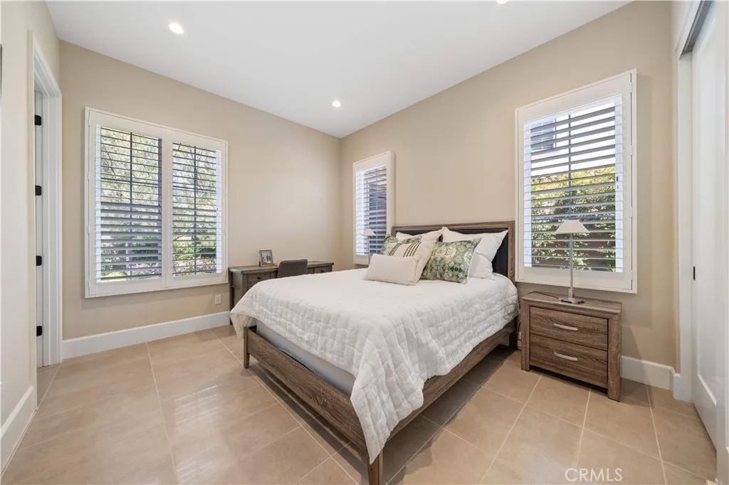 163 Summerland, Irvine, California 92602 home-pic-25